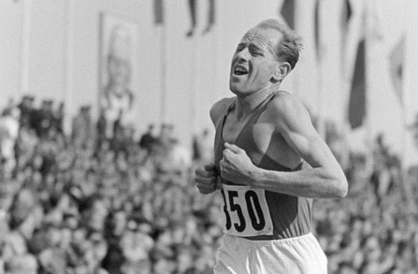 Jestli chcete něco vyhrát, běžte 100 metrů. Jestli chcete něco zažít, běžte maratón, říkal Emil Zátopek, který by dnes oslavil 99 narozeniny