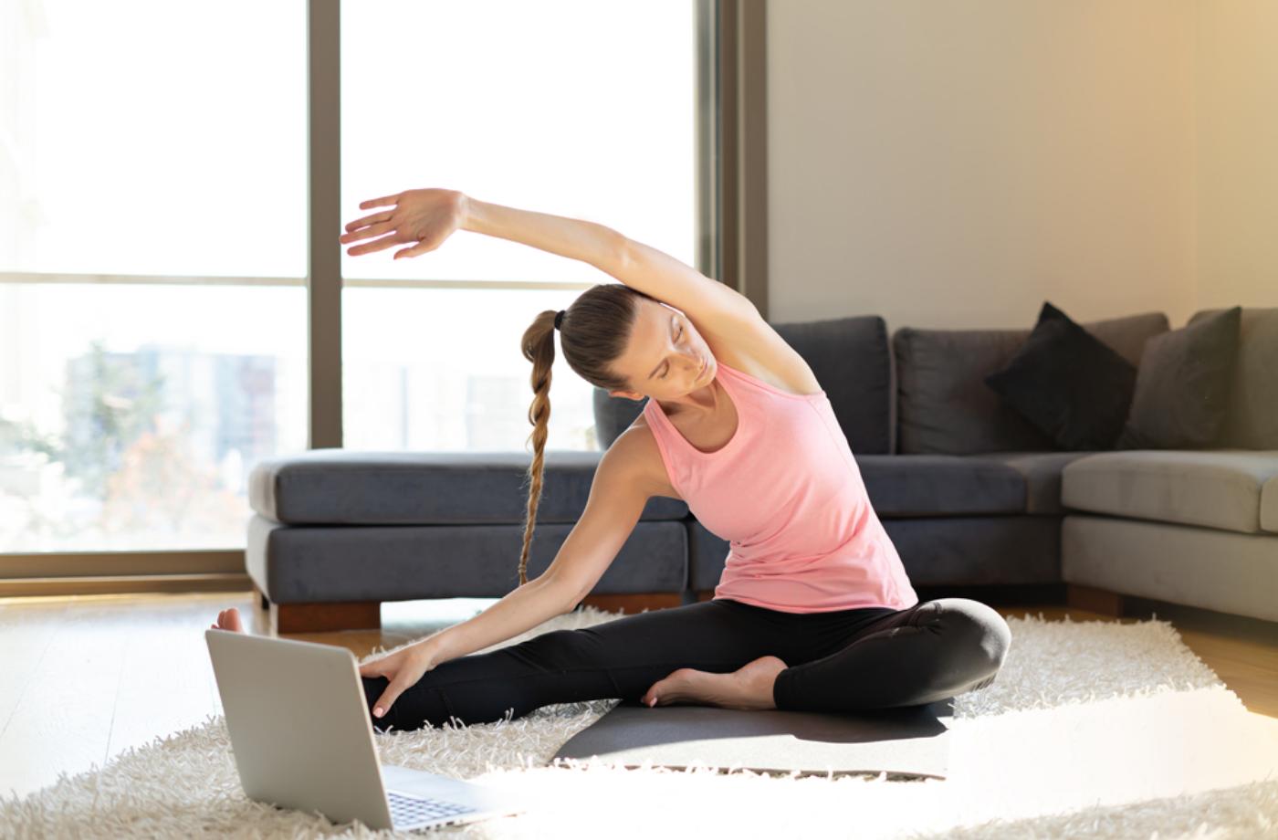 Proč začít cvičit Pilates hned těď? Pomůže vám zhubnout, vyrýsovat postavu a napravit bolesti zad