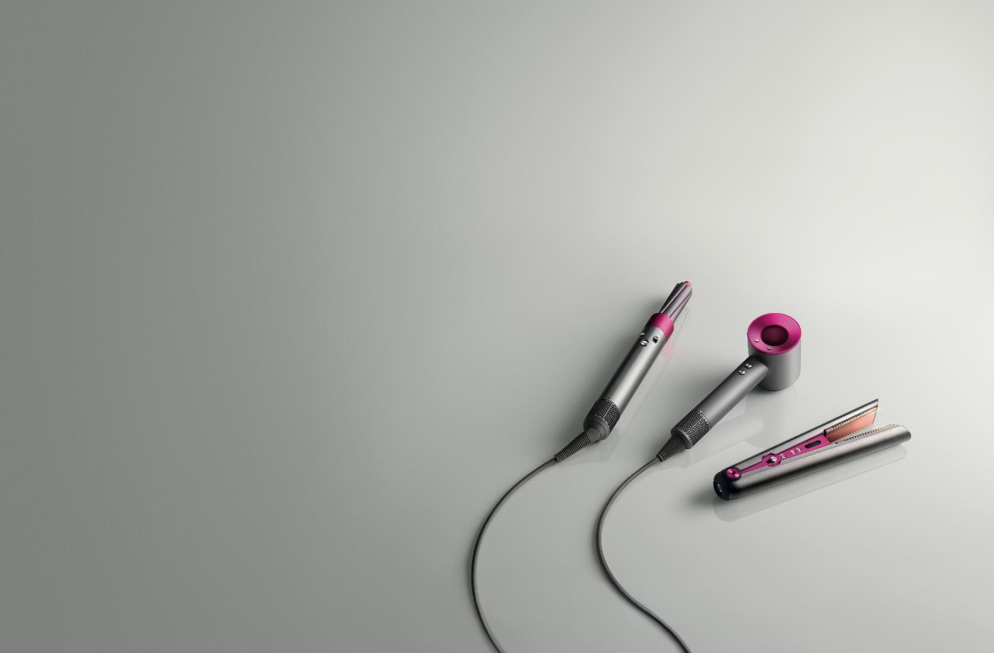 Představujeme Dyson CorraleTM, jedinou žehličku na vlasy s technologií ohebných destiček