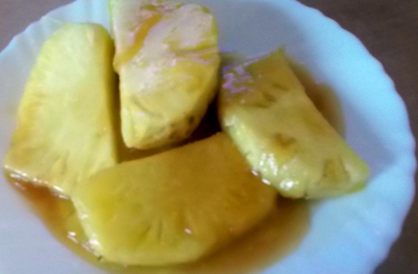 Ananas v karamelu