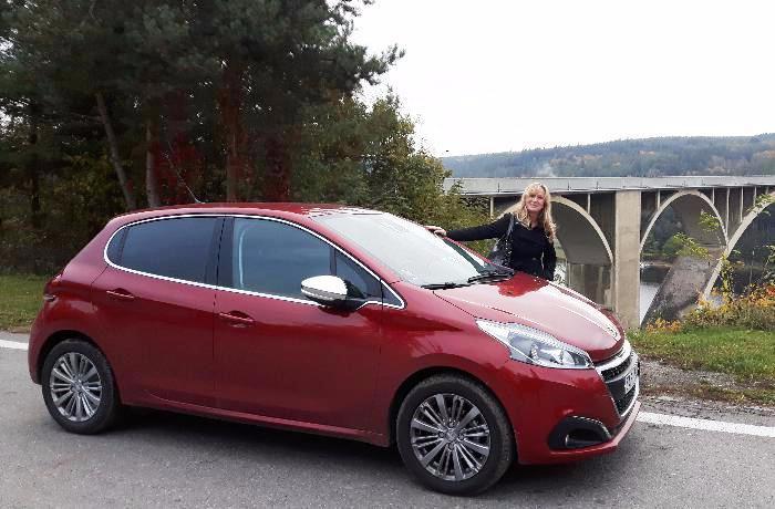 Peugeot 208 mě nadchnul jízdními vlastnostmi i designem. Na automat jsem si hned zvykla