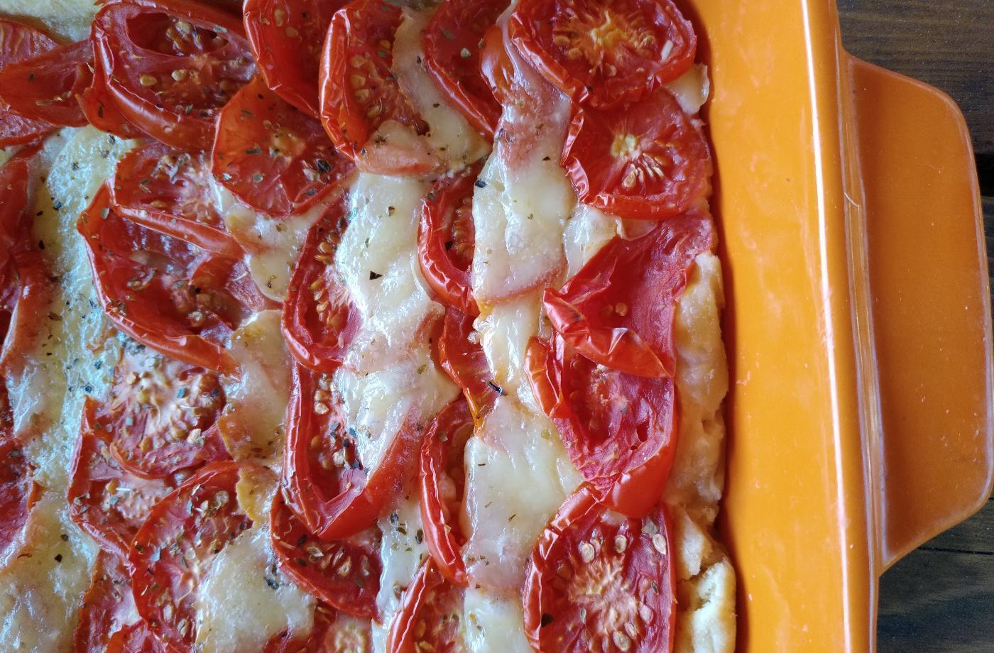 Koláč s mozzarellou a s rajčaty