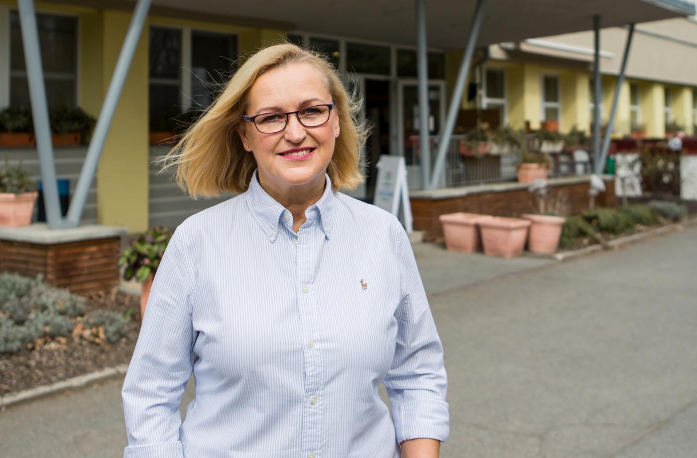 Moje maminka byla mnoho let osobou se zdravotním postižením. Přesto podnikala a starala se skvěle o celou rodinu. Pro mě byla vzorem. I s překážkami se dá všechno zvládnout, říká Lenka Kohoutová, která se již mnoho let stará o začlenění osob se zdravotním