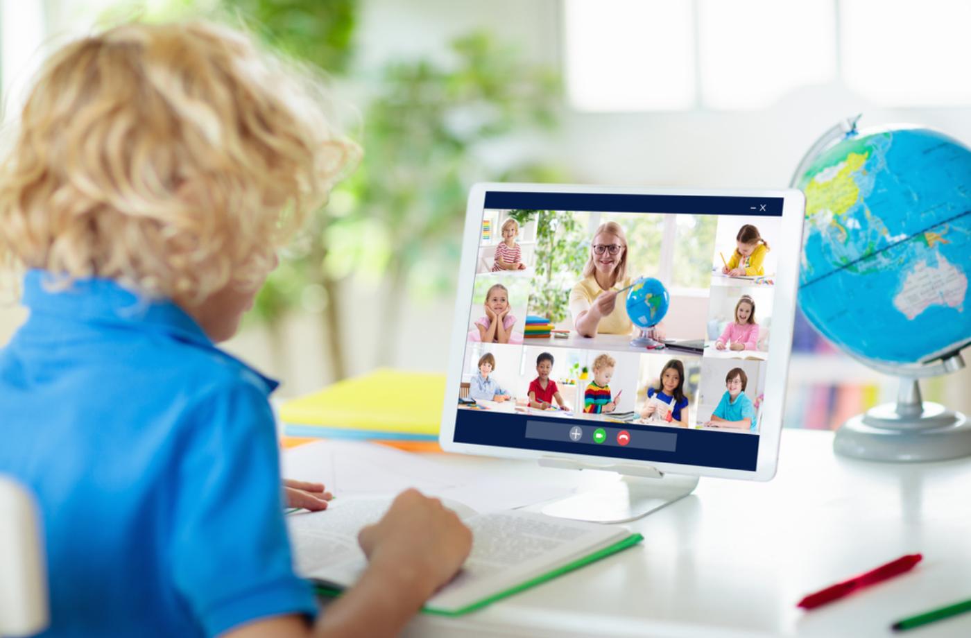 Online výuka? Dlouhodobé sledování monitoru ohrožuje dětský zrak