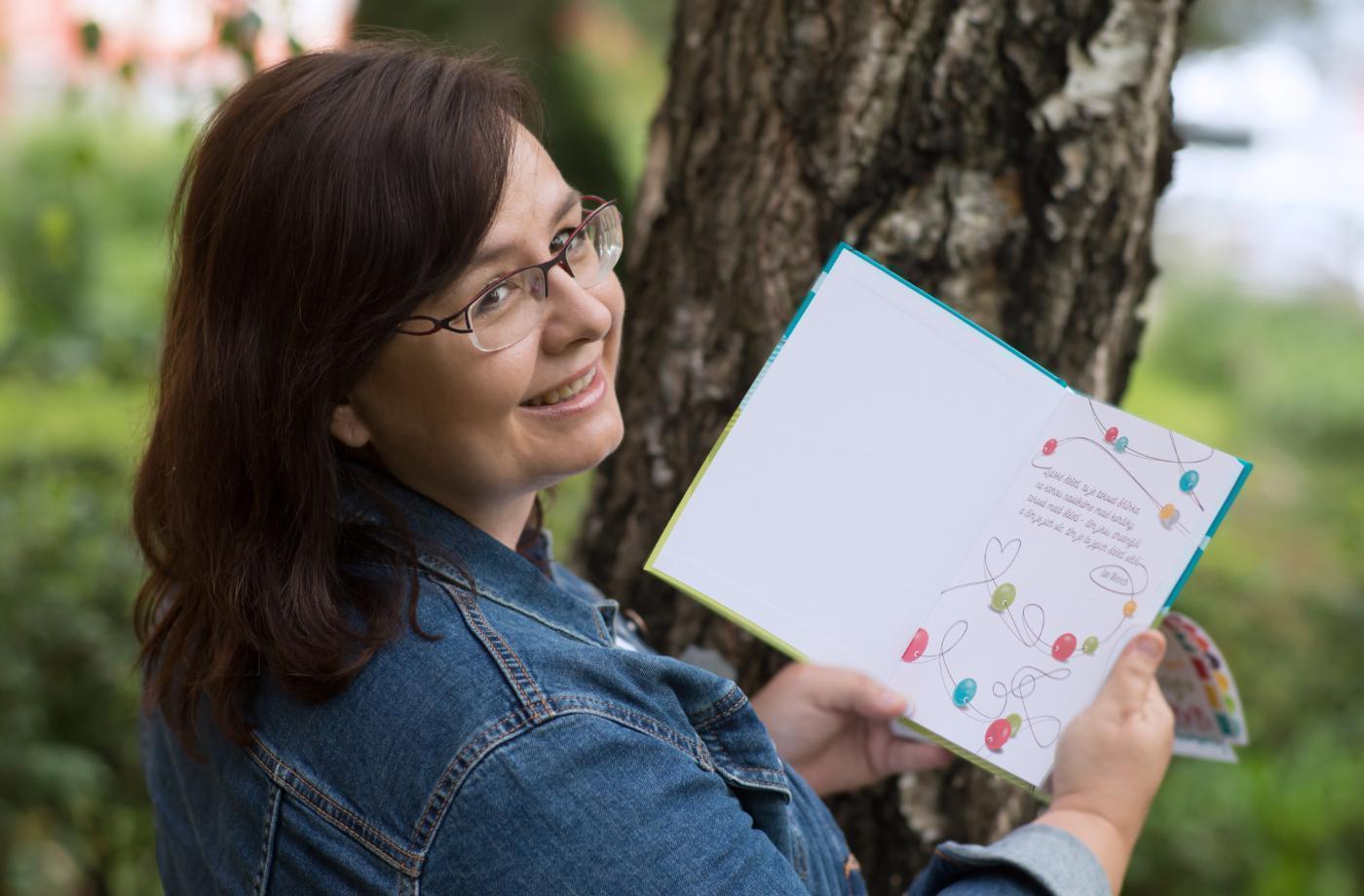 Dobré zvládání času není o tom, že toho stíháte strašně moc. Důležité je vždy to, zda jste spokojená se svým vlastním životem, říká lektorka, mentorka a koučka Jitka Štádlerová, která nedávno vydala e-sborník neMÁM ČAS
