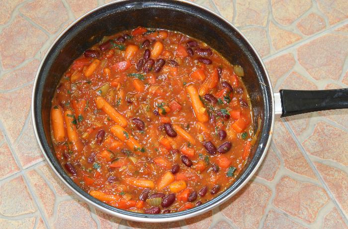 Pestrá zeleninová pánev alias Chilli Chia con carne po vegansku