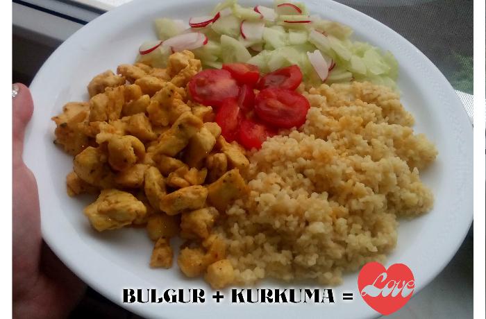 Bulgur a kuřecí prsíčko na kurkumě