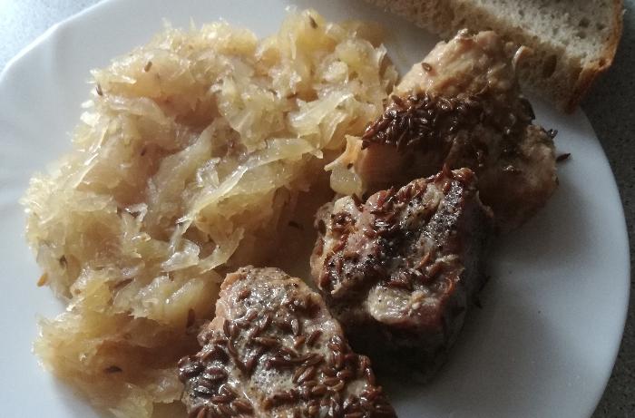 Dušené zelí s výpečky