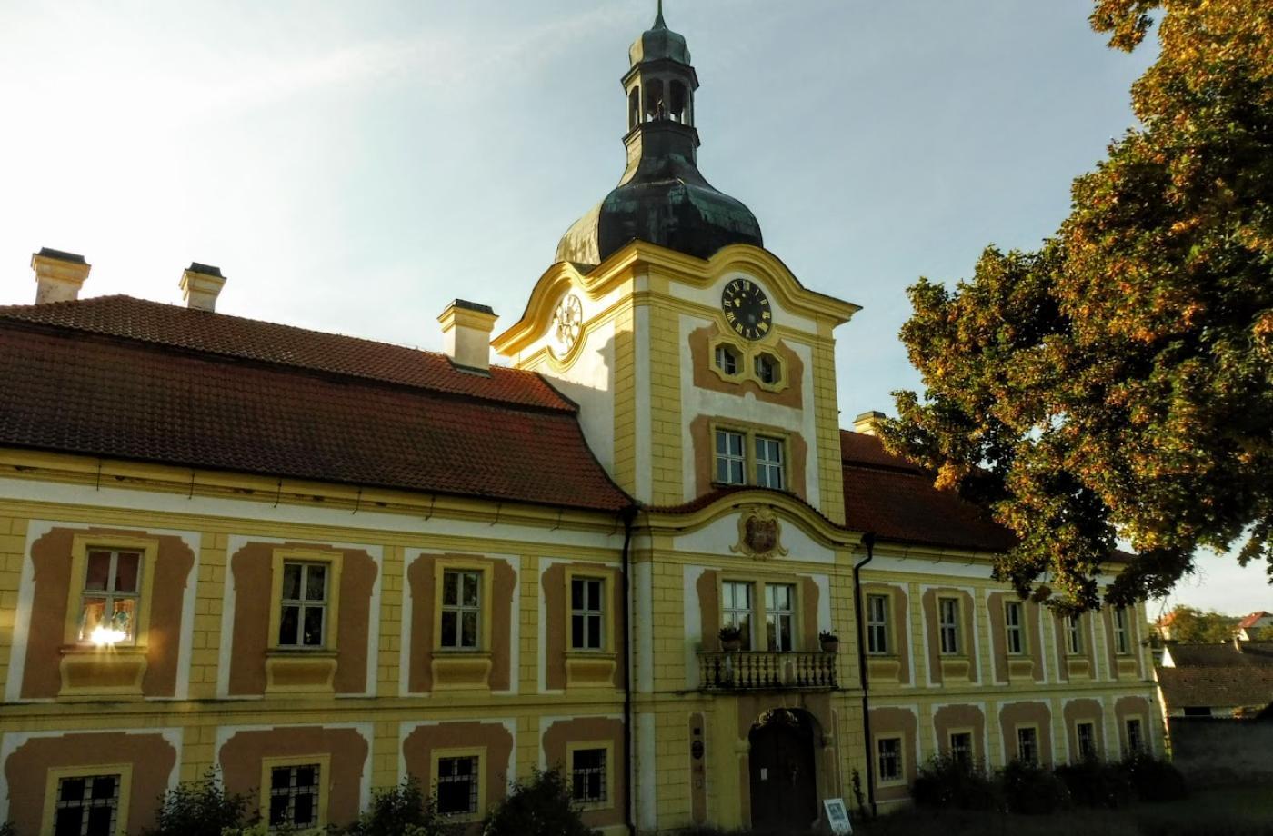 Zámek Nebílovy