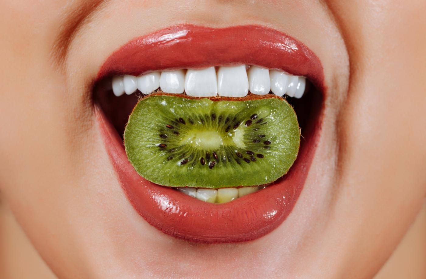 Kiwi: proč je poklad s „chlupatou“ slupkou chutnou medicínou?