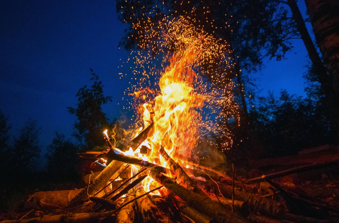 Noc mezi 30. dubnem a 1. květnem, magické síly mezi dobrem a zlem