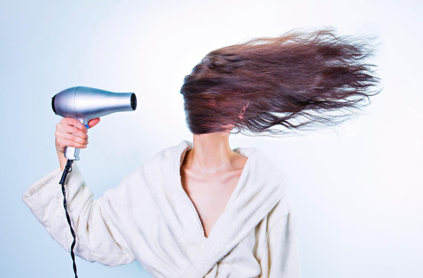 Je hair styling tvoje superschopnost? HLEDÁ SE ŽENA, která má zlaté ruce a chtěla by tvořit účesy tuto neděli na naší skvělé akci