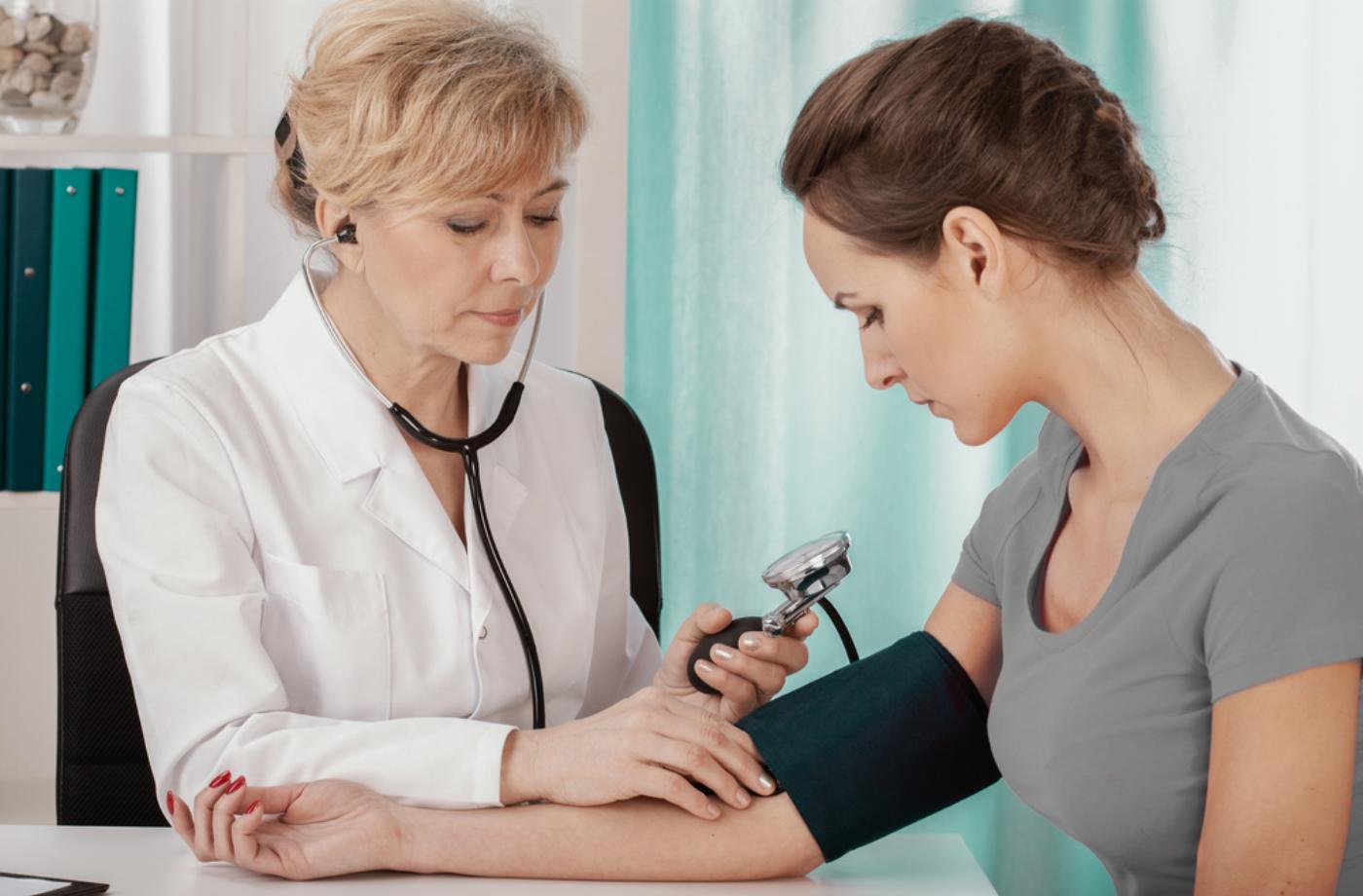 Nepodceňujte vysoký krevní tlak a cholesterol. Pomáhá správná výživa a dodržování předepsané léčby