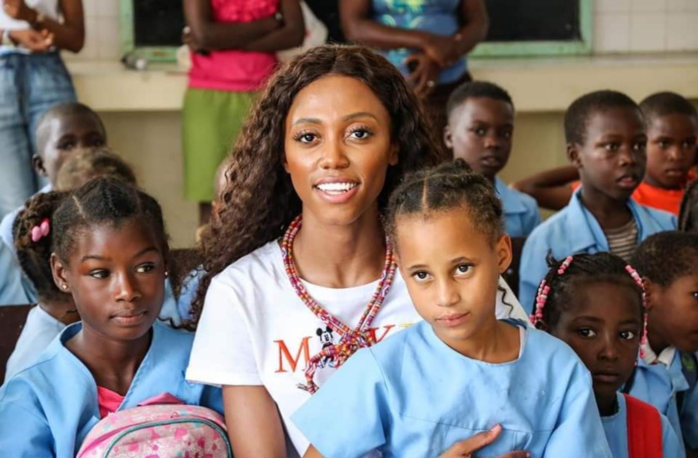 Mám v sobě mnoho víry a pozitivní energie, říká Monica Sofia, která pomáhá dětem z Afriky, aby měly lepší dětství nežli ona