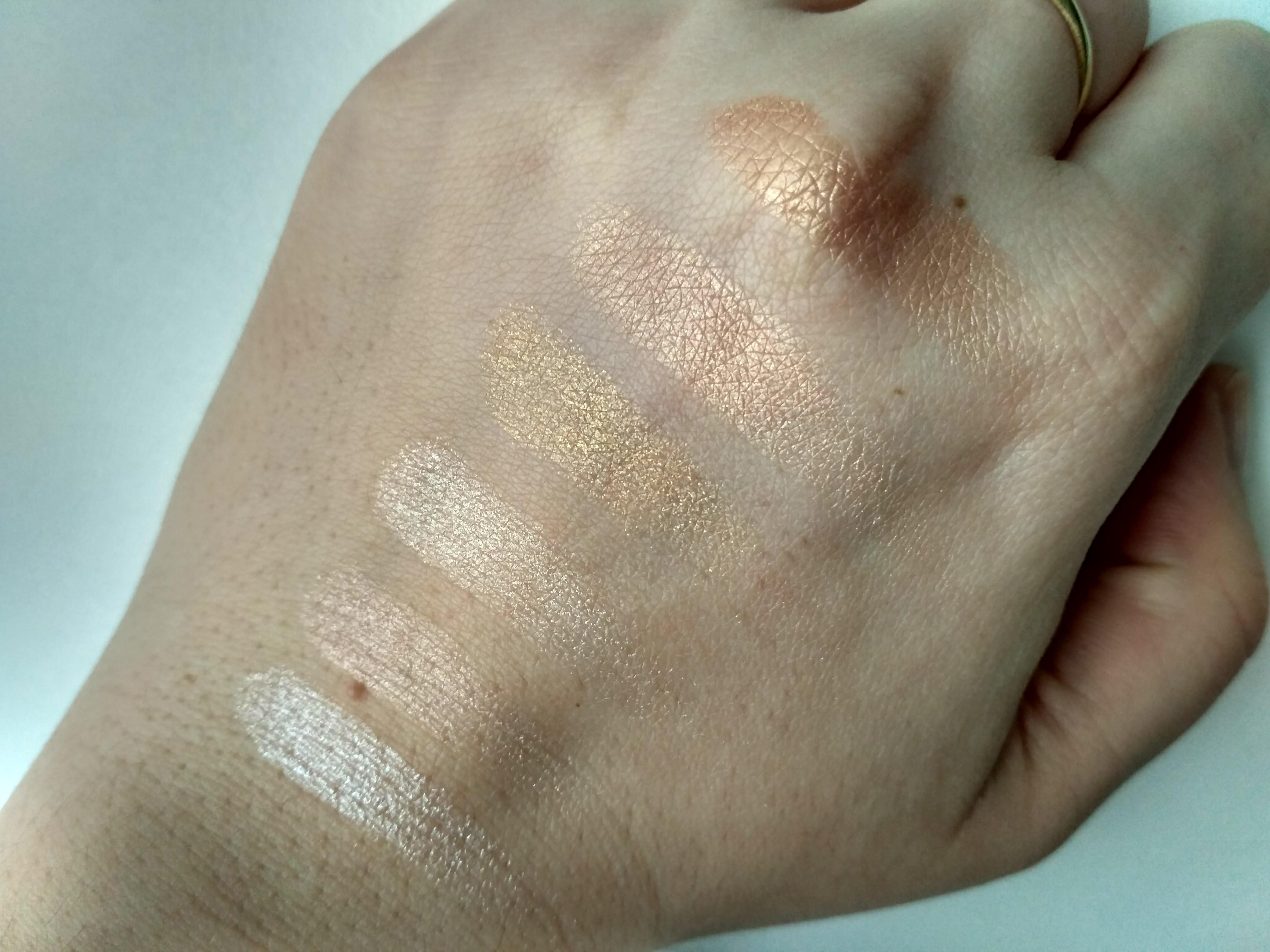 W7 Glow for Glory swatch W7 Glow for Glory swatch