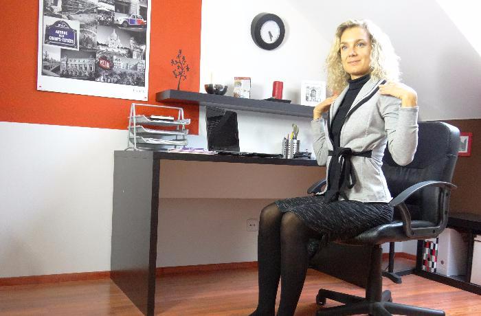 Účinné protažení těla v sedě, v omezeném prostoru za pracovním stolem i v letadle při dlouhém letu