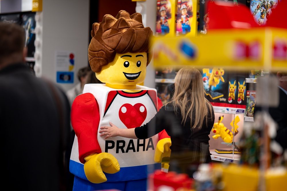 LEGO® Store Praha Centrum vítá první návštěvníky. Nechte se vtáhnout do světa barevných kostiček