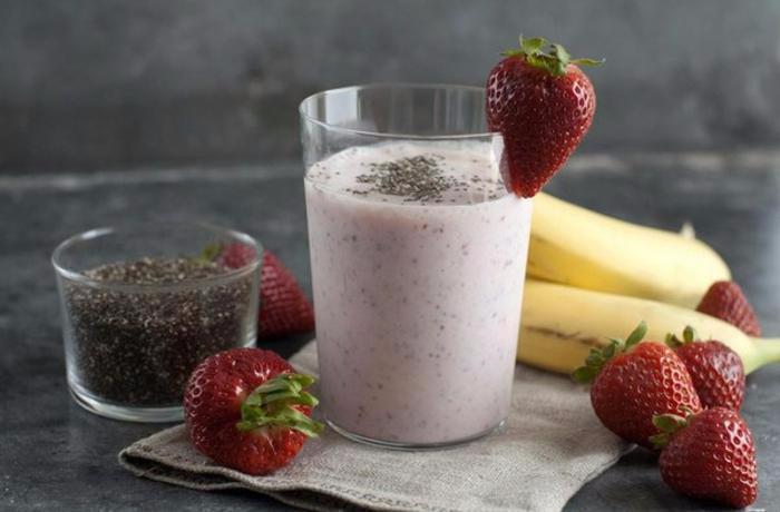 Jahodovo-banánové smoothie s chia semínky