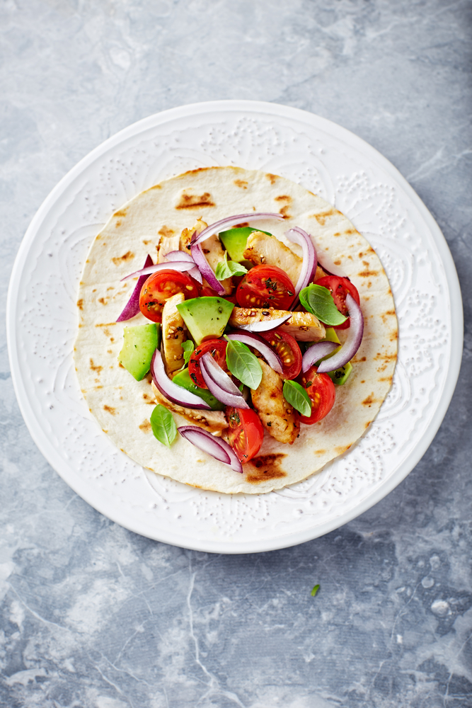 Fajita,With,Grilled,Sesame,Chicken,,Cherry,Tomatoes,,Red,Onion,,Avocado