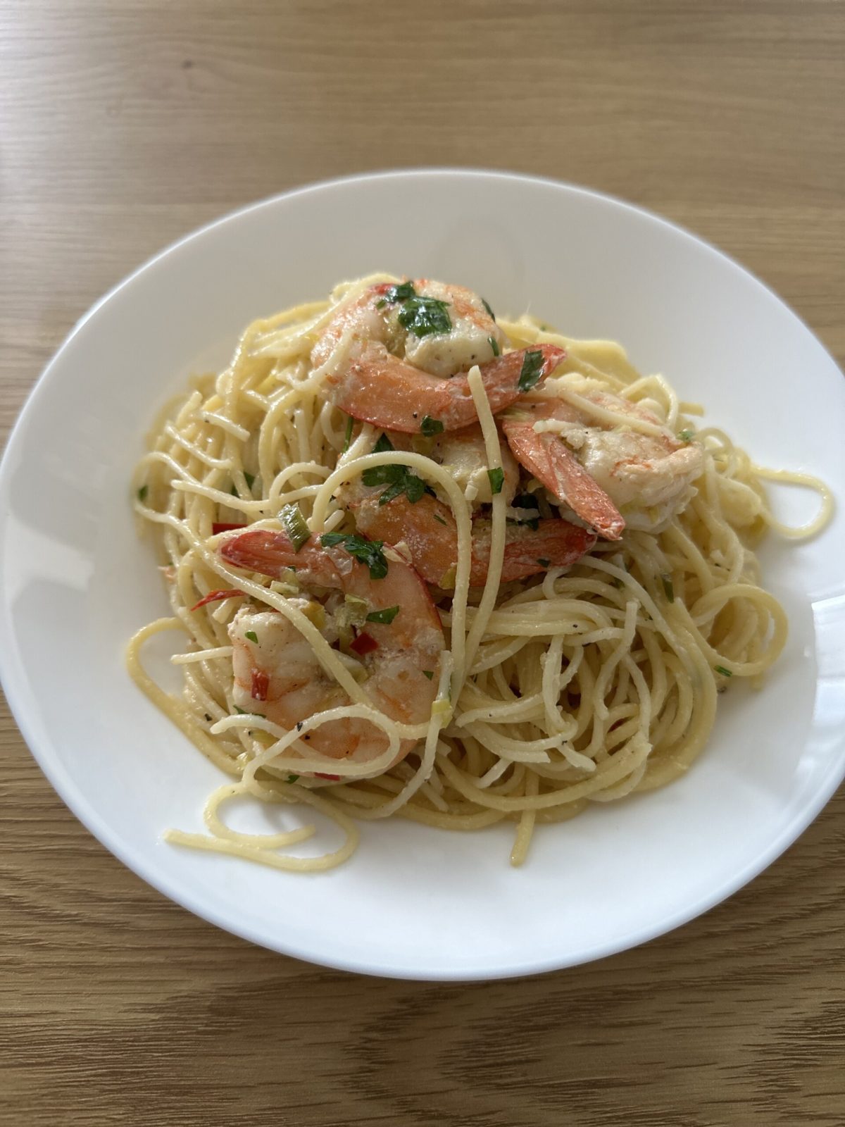 Spaghetti aglio, olio e peperoncino s krevetami