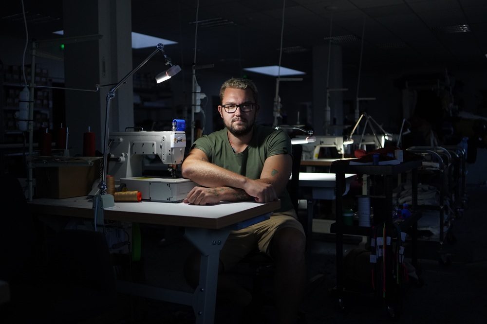 Firmy podceňují šití pro reálné ženy. My jim skutečně nasloucháme, říká Jan Kočař, zakladatel značky GoldBee