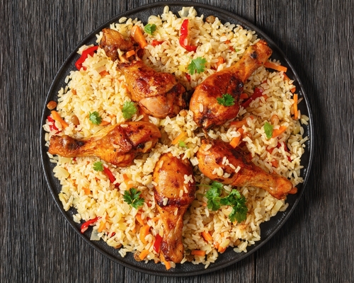 Fried,Chicken,Drumsticks,Over,Brown,Rice,Pilaf,With,Vegetables,And
