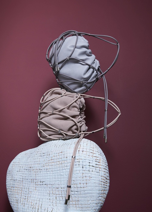 JANA_ROLLO_f_Adela_Havelkova_08_mini_handbag_Serpentine_grey_pink