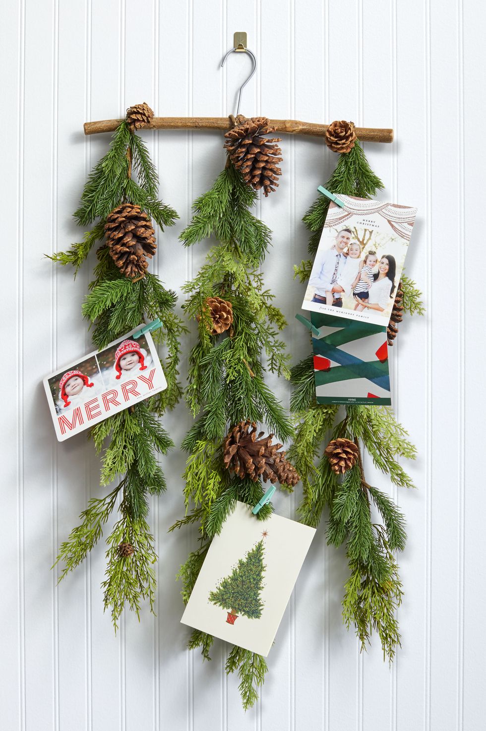 christmas-crafts-garland-card-holder-1574709882