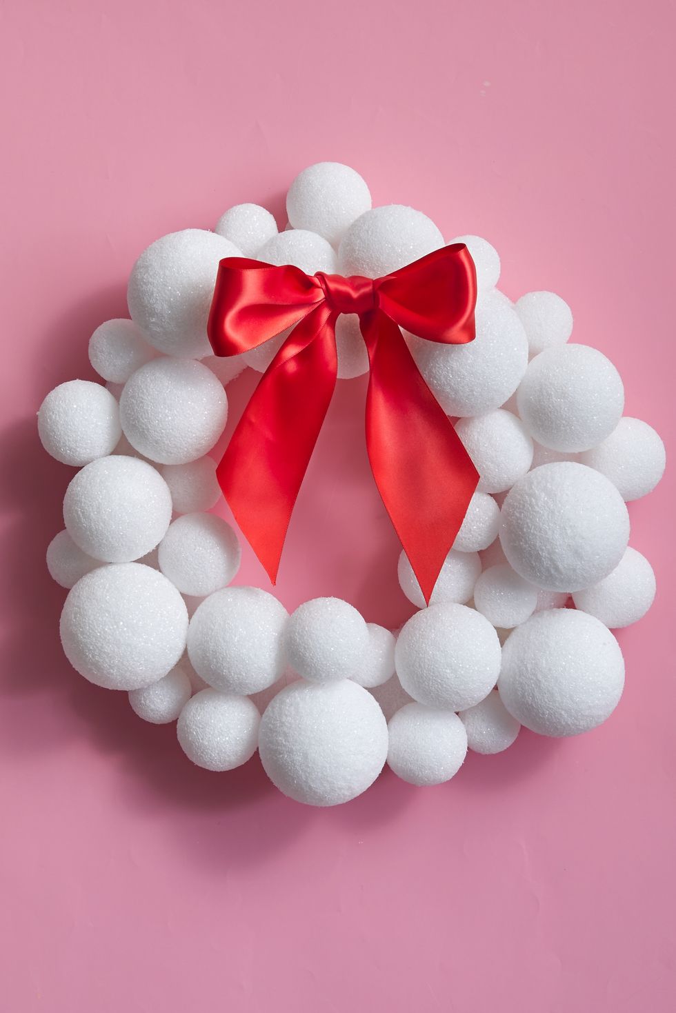 christmas-crafts-snowball-wreath-1574705491
