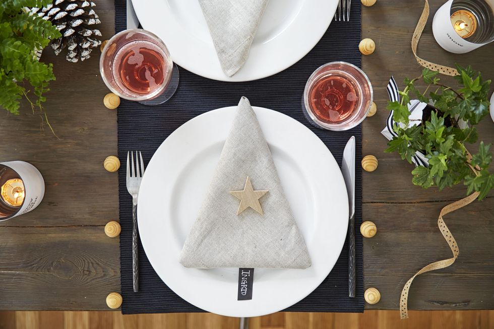 holiday-place-setting-1636905300