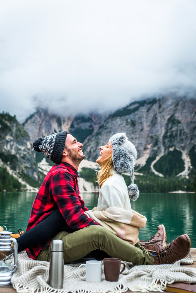 Beautiful,Couple,Of,Young,Adults,Visiting,An,Alpine,Lake,At