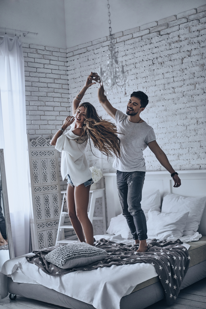 Playful,Couple.,Full,Length,Of,Beautiful,Young,Couple,Holding,Hands