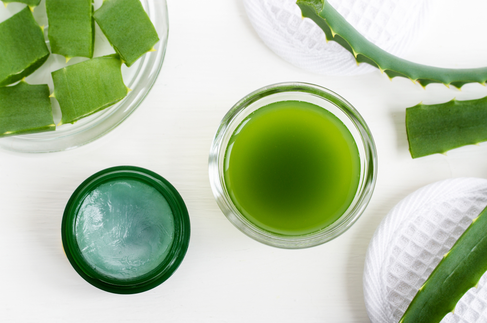 Small,Glass,Bowl,With,Aloe,Vera,Juice,And,Jar,Of
