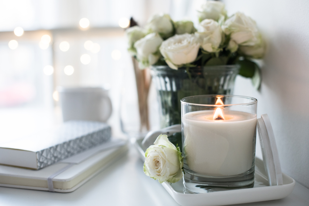 White,Room,Interior,Decor,With,Burning,Hand-made,Candle,And,Bouq