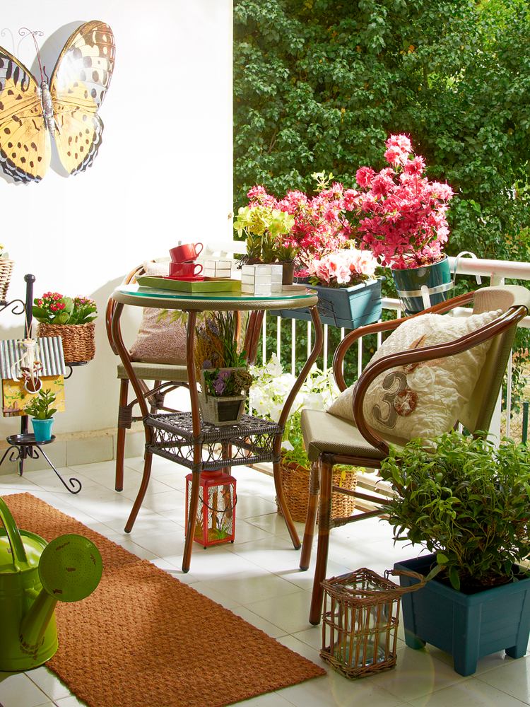 Modern,Decorative,Balcony,Style.,Apartment,Exterior,Style,With,Furniture,And