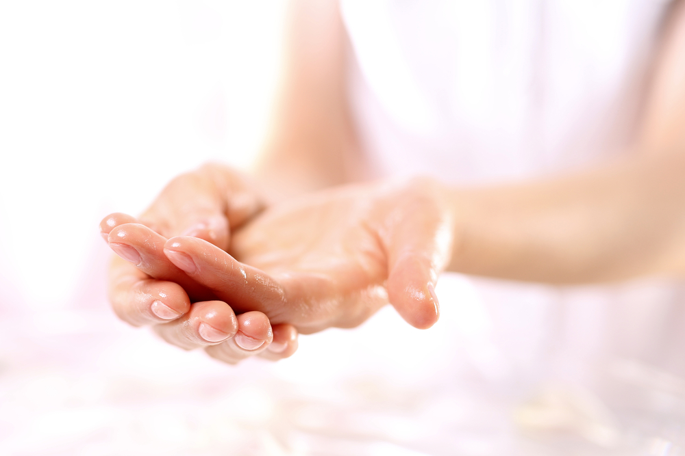 Acupressure,,Hand,Massage.the,Woman,In,The,Spa,Salon,For,A