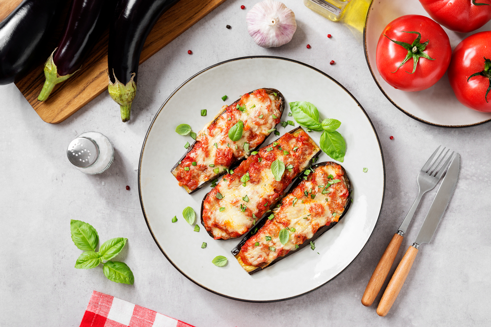 Baked,Eggplant,With,Mozzarella,Cheese,,Chopped,Tomatoes,And,Fresh,Basil