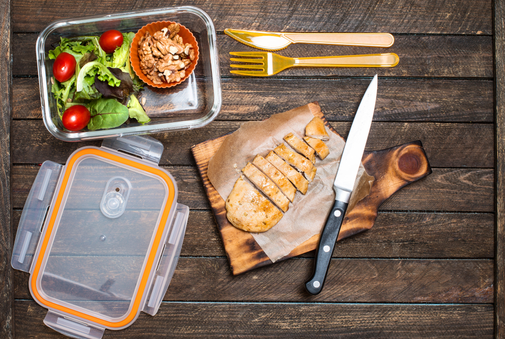 Preparing,Takeaway,Meal,For,Children.,School,Lunch,Box,With,Salad,