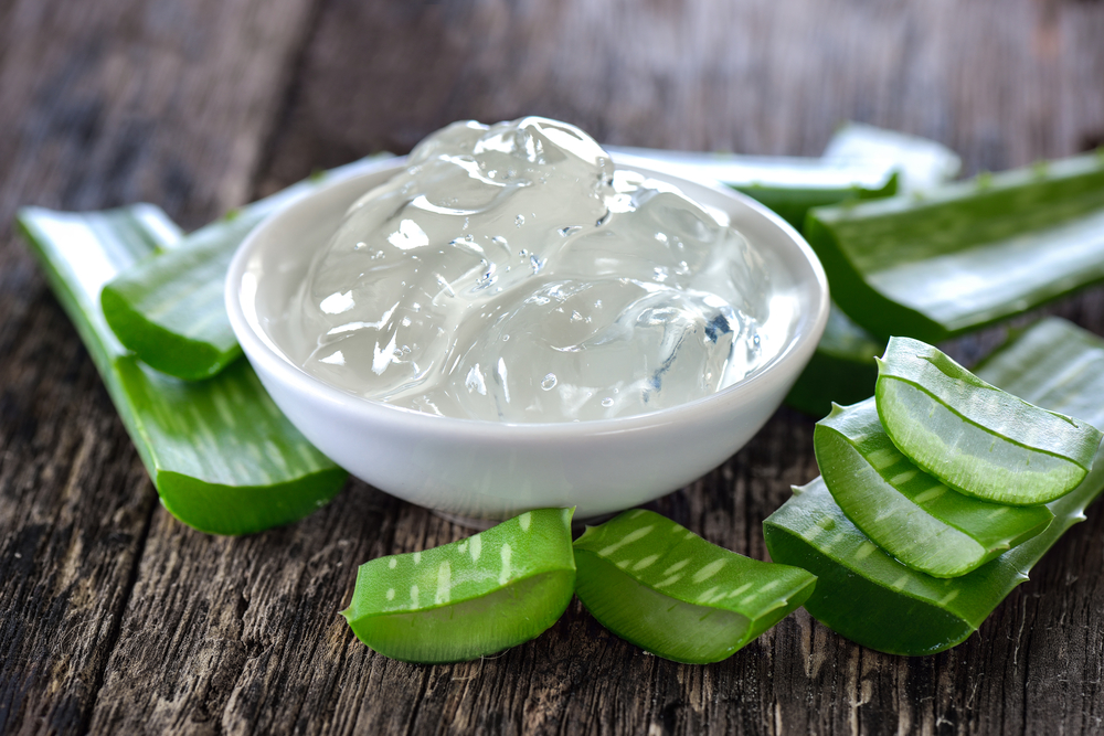 Aloe,Vera,Gel,In,Bowl,With,On,Wooden,Table