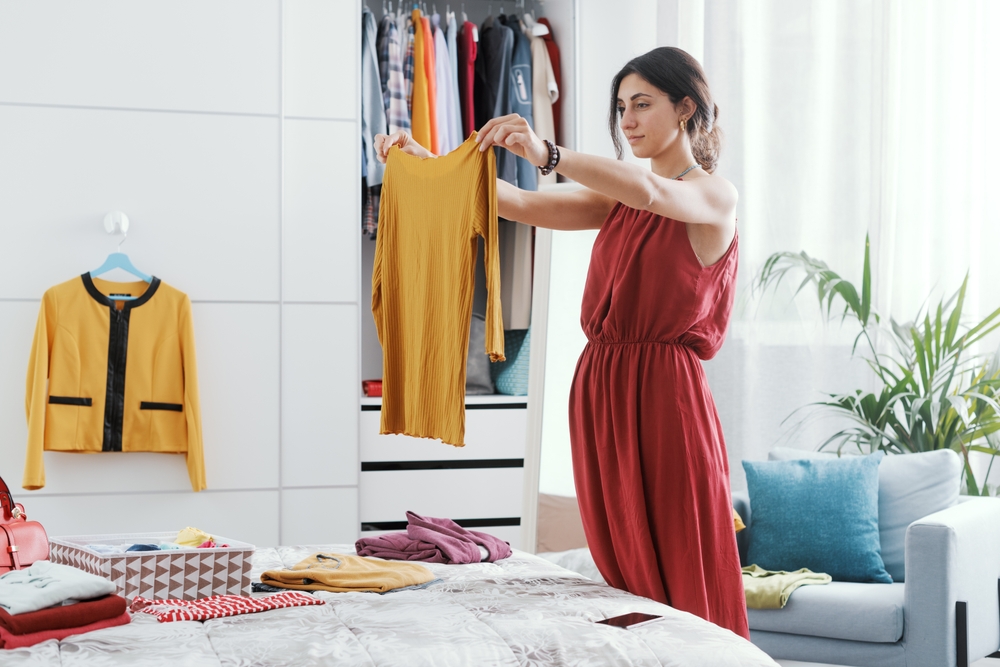 Elegant,Woman,In,Her,Bedroom,,She,Is,Decluttering,Her,Wardrobe