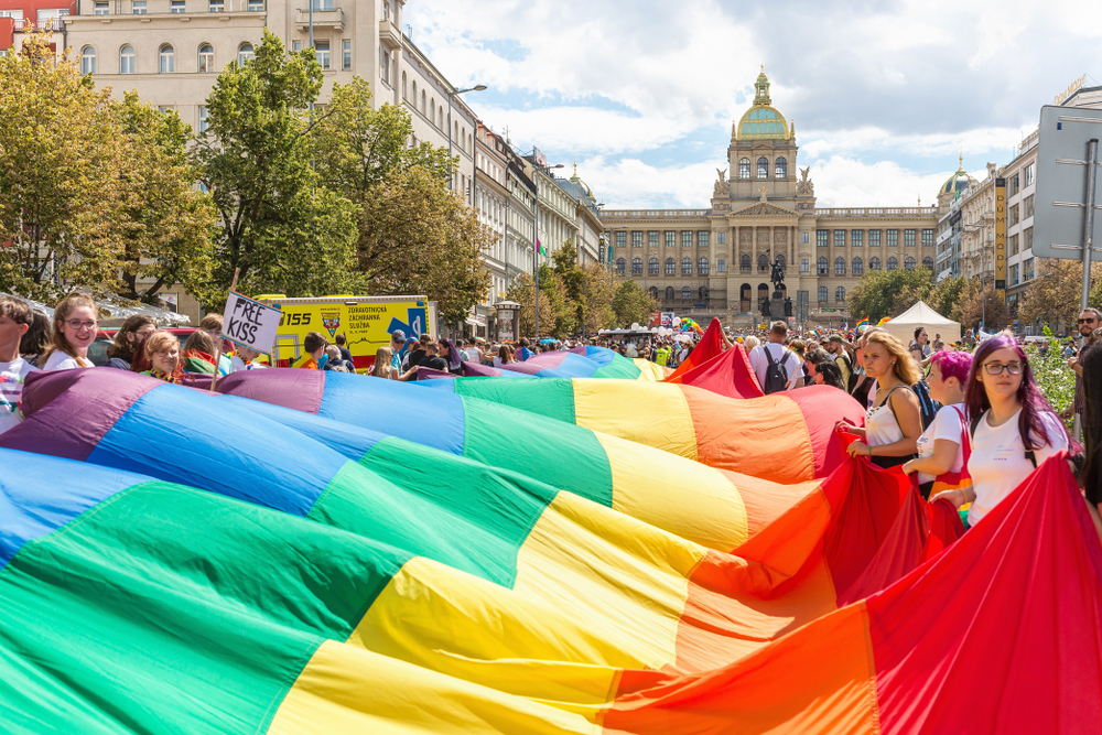 Prague,,Czech,Republic,-,August,11,,2018:,People,Holding,Huge