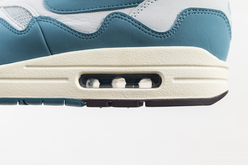 Pokud kupujete Nike Air Max bublina v botě by měla být čirá a nijak zakalená.-min