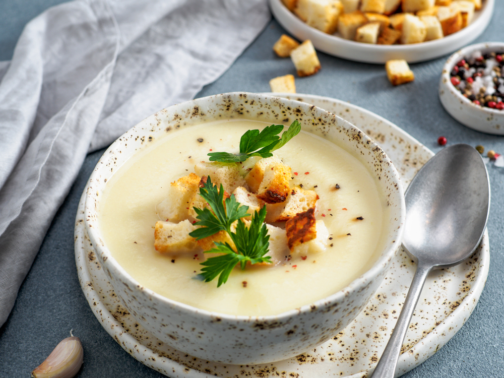 Cauliflower,Potato,Soup,Puree,On,Stone,Background,creamy,Cauliflower,Soup,With