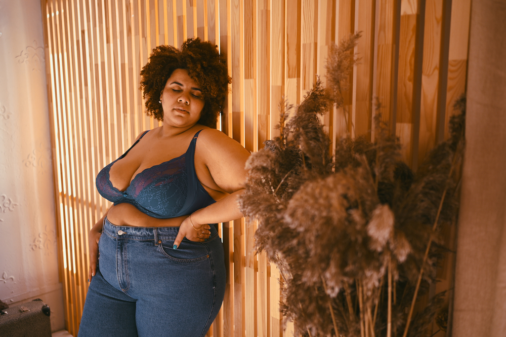Beautiful,Stylish,Curvy,Oversize,African,Black,Woman,With,Afro,Hair