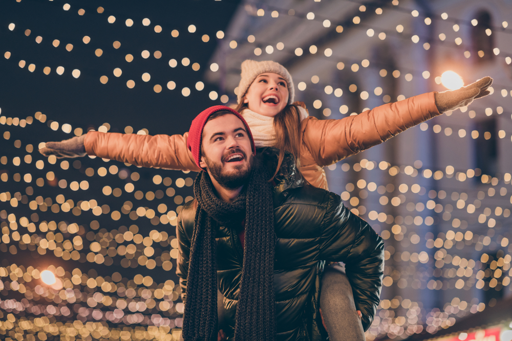 Photo,Of,Positive,Couple,Having,Fun,Christmas,X-mas,Around,Evening