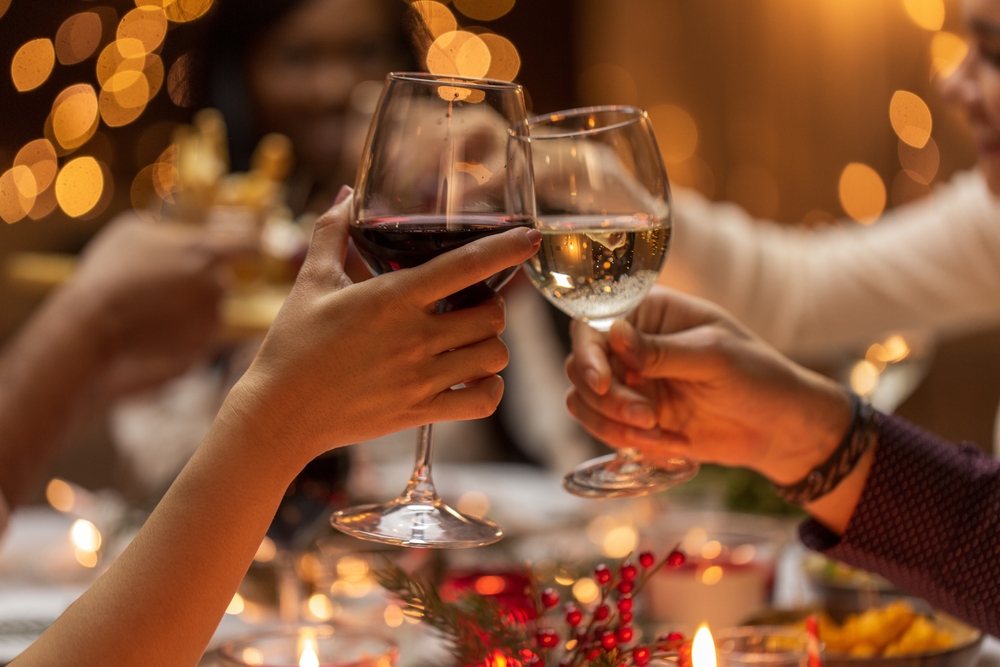 Holidays,,Drinks,And,Celebration,Concept,-,Close,Up,Of,Hands