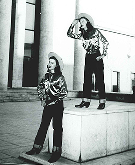 ParisAllAmericanFashionShow10_1947TwinsPat_PriscillaEmery2LOW