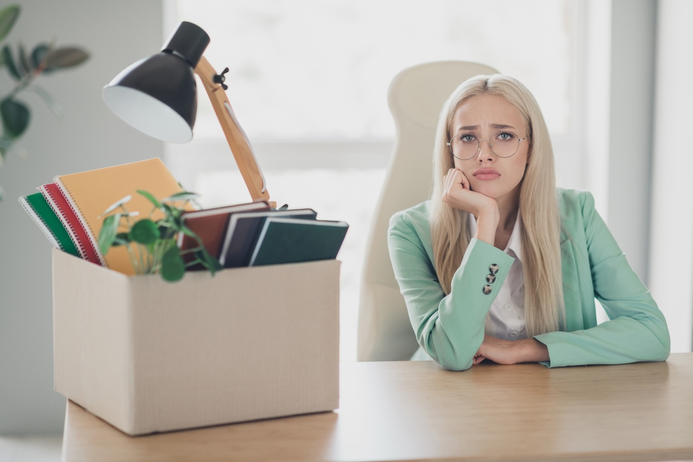Photo,Of,Unhappy,Upset,Woman,Dressed,Teal,Blazer,Collecting,Belongings