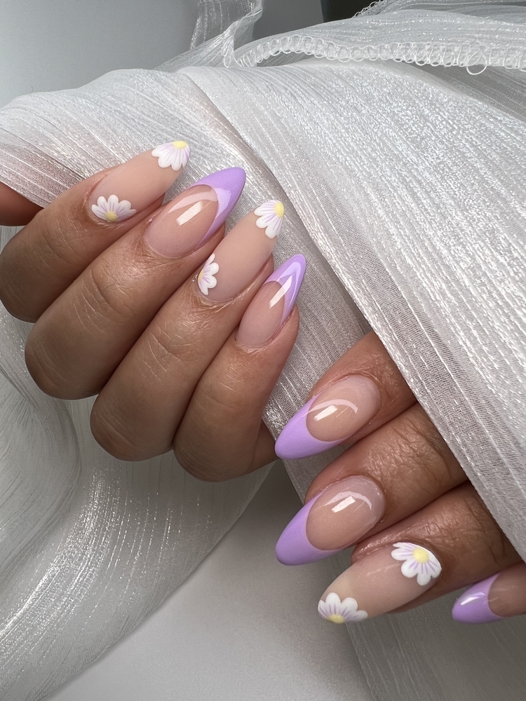 Female,Hands,With,Beautiful,Long,Nails,With,Flower,Design,,Manicure