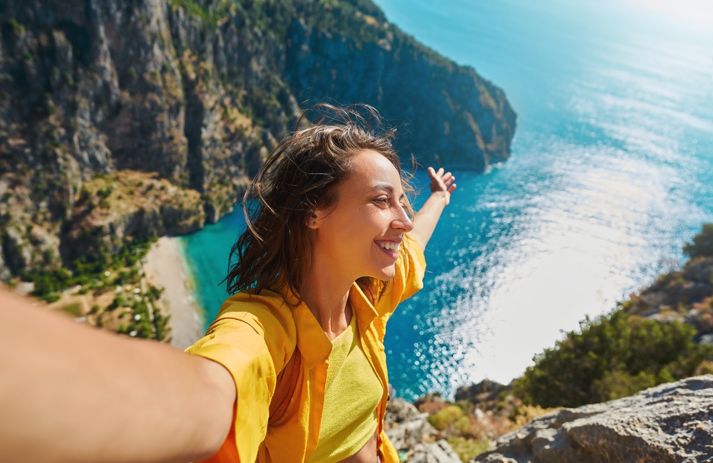 Positive,Tourist,Woman,Taking,Picture,Outdoors,For,Memories,,Making,Selfie